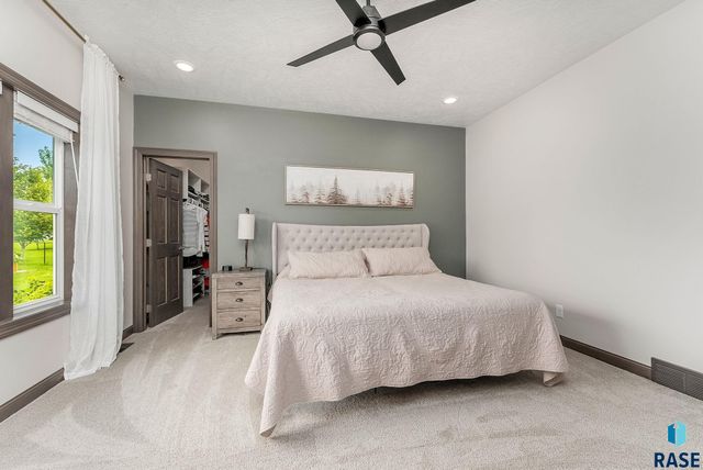 8400 E Willow Wood St Street, Sioux Falls, SD 57110