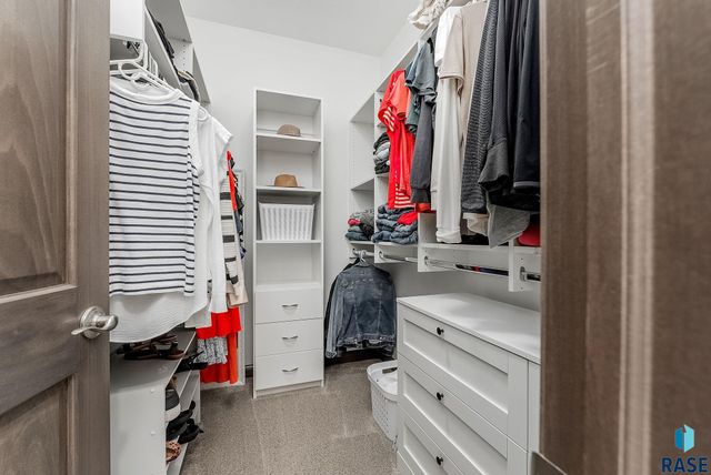 8400 E Willow Wood St Street, Sioux Falls, SD 57110