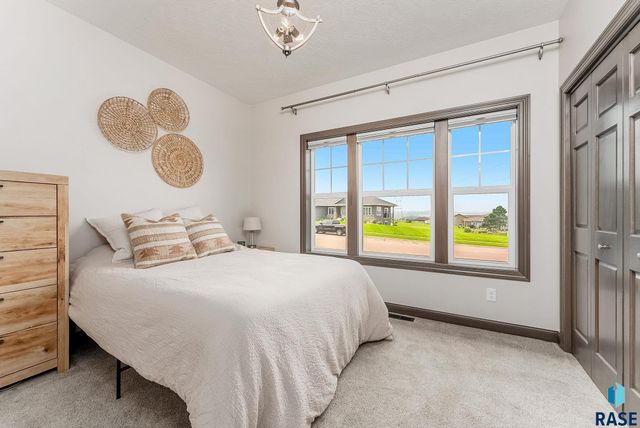 8400 E Willow Wood St Street, Sioux Falls, SD 57110