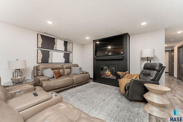 8400 E Willow Wood St Street, Sioux Falls, SD 57110