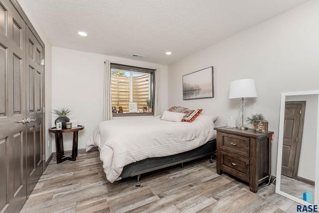 8400 E Willow Wood St Street, Sioux Falls, SD 57110