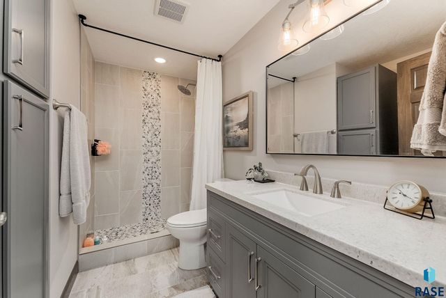 8400 E Willow Wood St Street, Sioux Falls, SD 57110