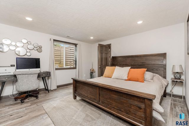 8400 E Willow Wood St Street, Sioux Falls, SD 57110