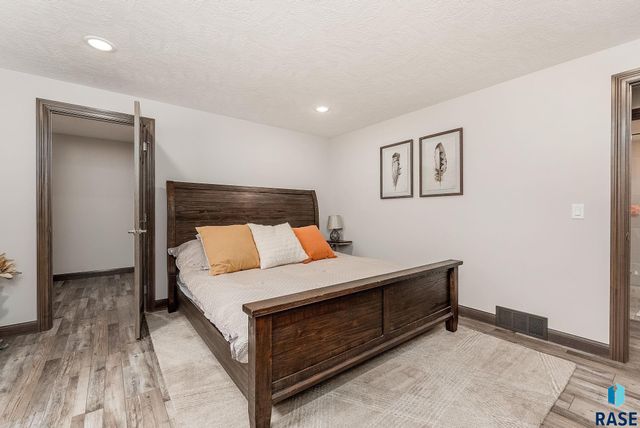 8400 E Willow Wood St Street, Sioux Falls, SD 57110