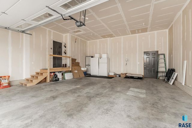 8400 E Willow Wood St Street, Sioux Falls, SD 57110