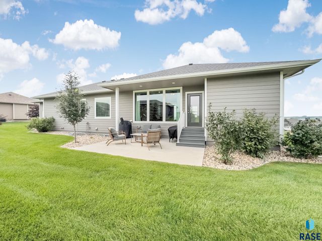 8400 E Willow Wood St Street, Sioux Falls, SD 57110