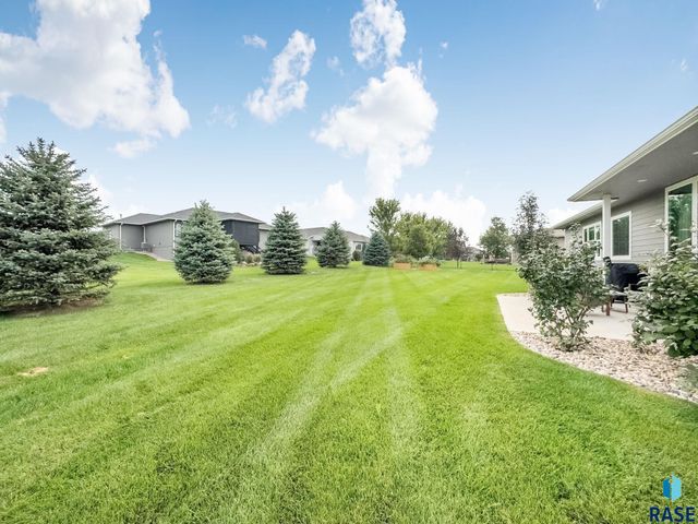 8400 E Willow Wood St Street, Sioux Falls, SD 57110