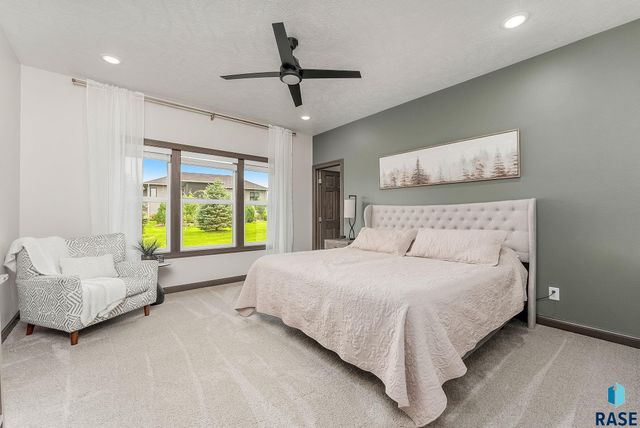 8400 E Willow Wood St Street, Sioux Falls, SD 57110