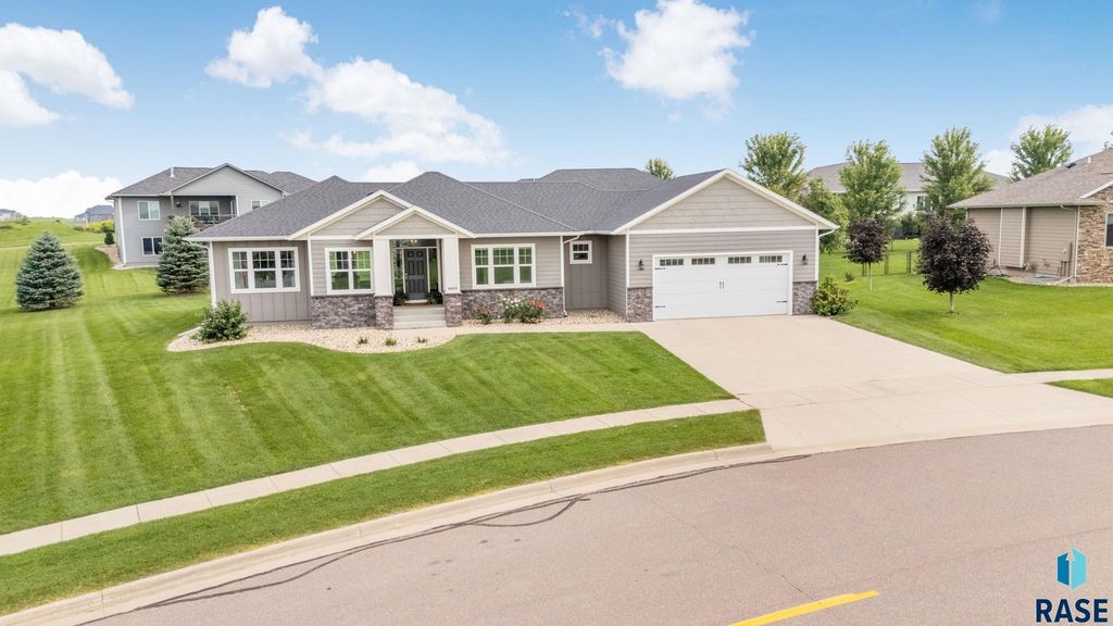 8400 E Willow Wood St Street, Sioux Falls, SD 57110