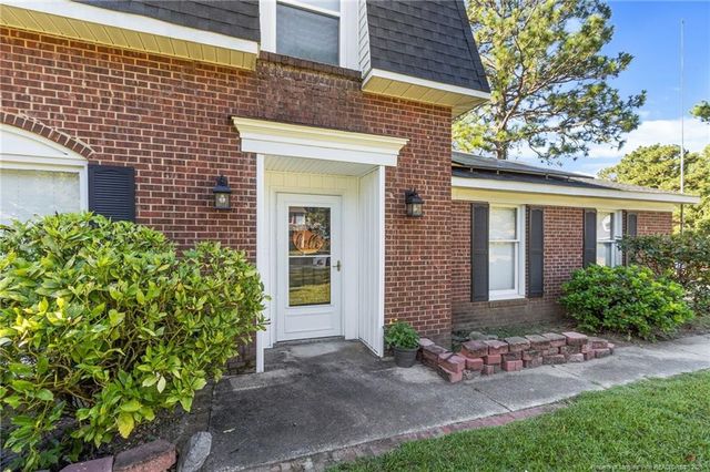 5839 Rivercroft Road, Fayetteville, NC 28304