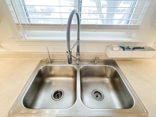 423 W Hampton Street, Marquette, MI 49855