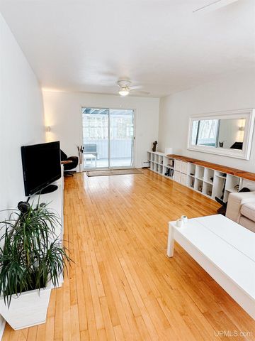 423 W Hampton Street, Marquette, MI 49855