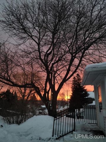 423 W Hampton Street, Marquette, MI 49855