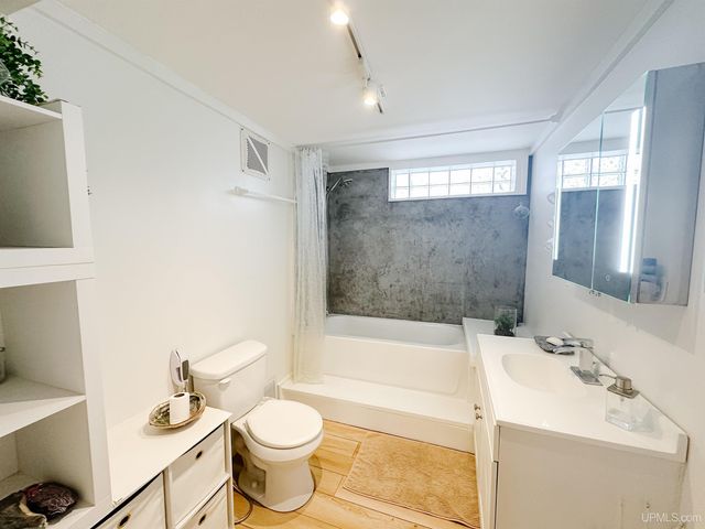 423 W Hampton Street, Marquette, MI 49855