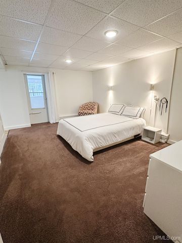 423 W Hampton Street, Marquette, MI 49855