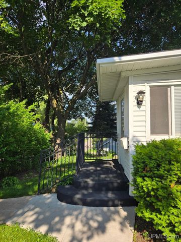 423 W Hampton Street, Marquette, MI 49855
