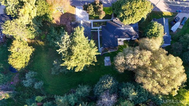 423 W Hampton Street, Marquette, MI 49855