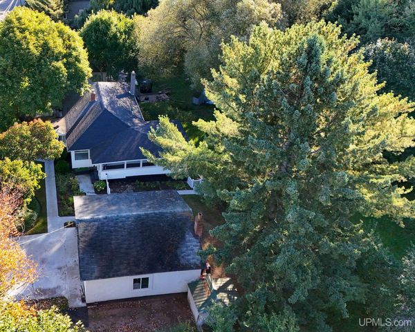 423 W Hampton Street, Marquette, MI 49855