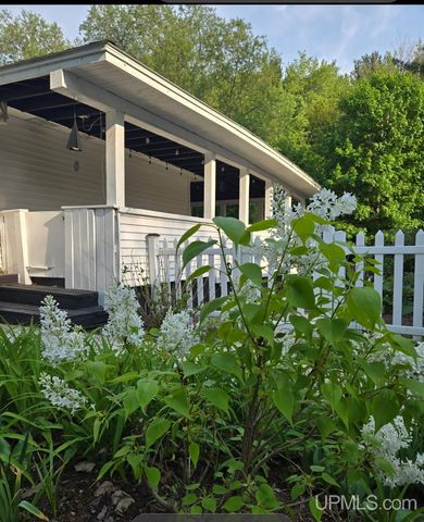 423 W Hampton Street, Marquette, MI 49855