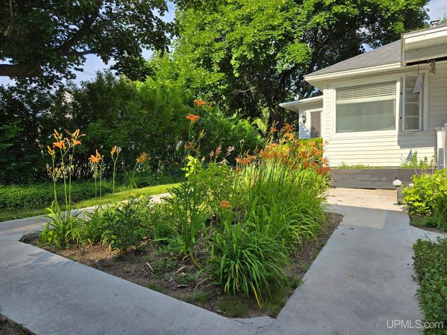 423 W Hampton Street, Marquette, MI 49855