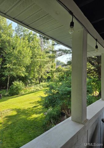 423 W Hampton Street, Marquette, MI 49855