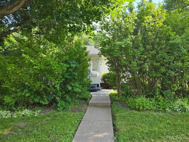 423 W Hampton Street, Marquette, MI 49855