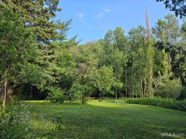 423 W Hampton Street, Marquette, MI 49855