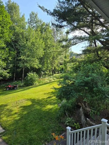 423 W Hampton Street, Marquette, MI 49855