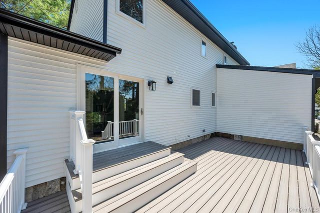 441 Roslyn Road, East Williston, NY 11596