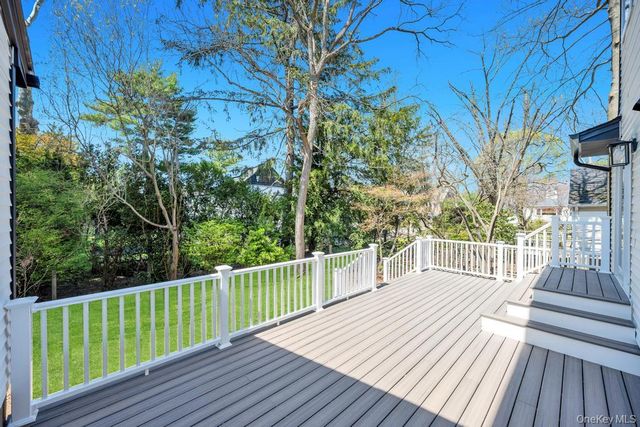 441 Roslyn Road, East Williston, NY 11596