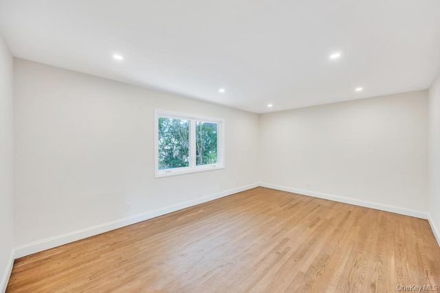 441 Roslyn Road, East Williston, NY 11596