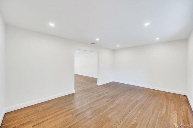 441 Roslyn Road, East Williston, NY 11596