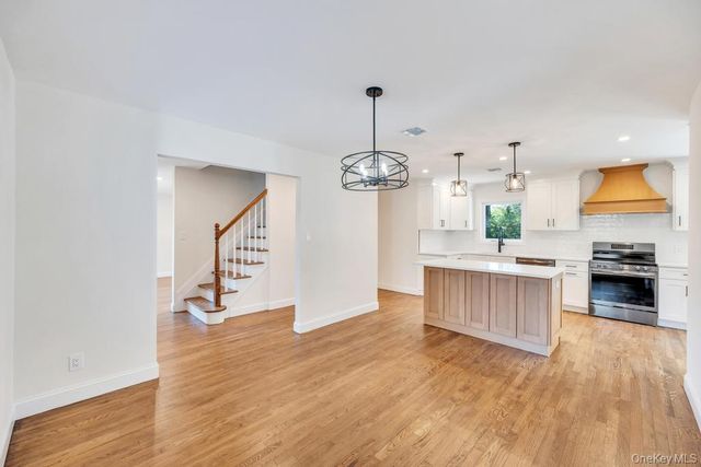 441 Roslyn Road, East Williston, NY 11596