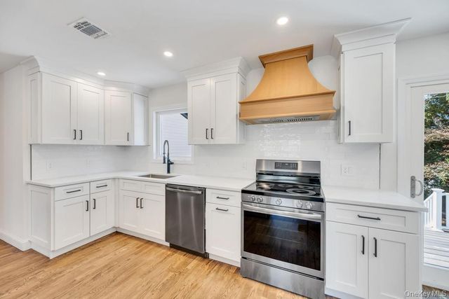 441 Roslyn Road, East Williston, NY 11596