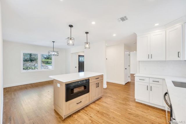 441 Roslyn Road, East Williston, NY 11596