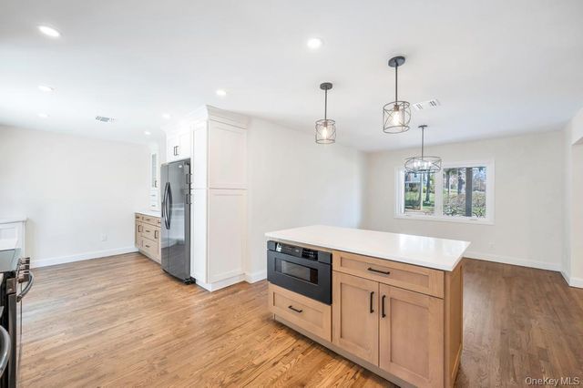 441 Roslyn Road, East Williston, NY 11596