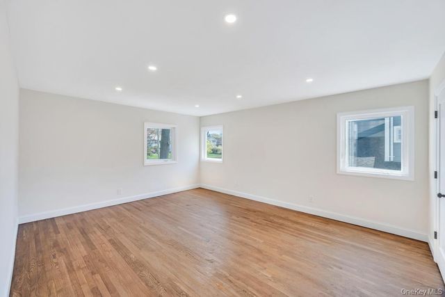 441 Roslyn Road, East Williston, NY 11596