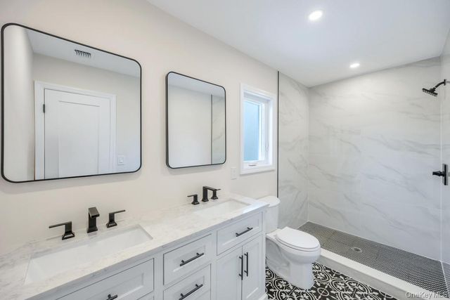 441 Roslyn Road, East Williston, NY 11596