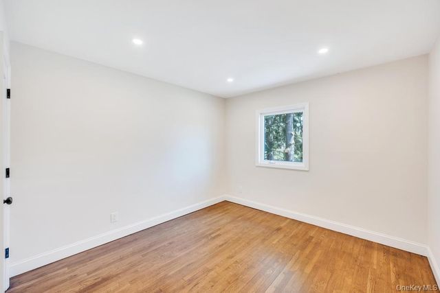 441 Roslyn Road, East Williston, NY 11596