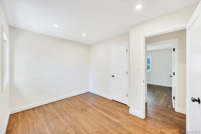 441 Roslyn Road, East Williston, NY 11596