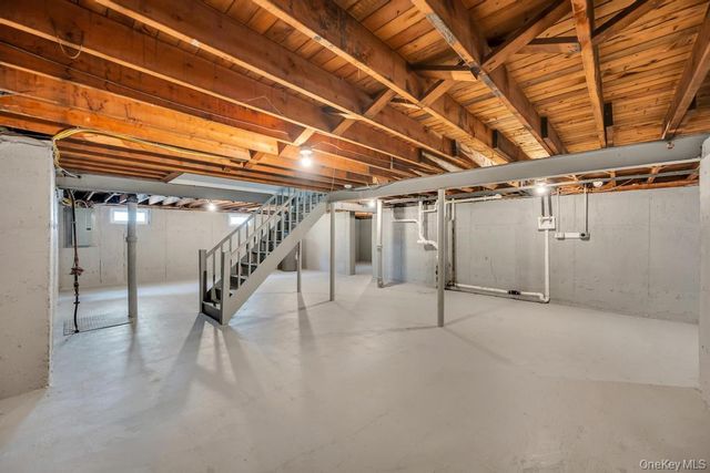 441 Roslyn Road, East Williston, NY 11596