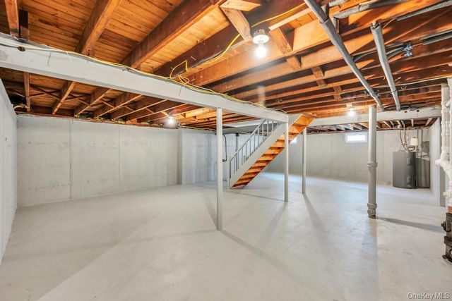 441 Roslyn Road, East Williston, NY 11596