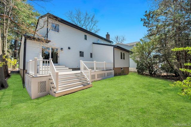 441 Roslyn Road, East Williston, NY 11596