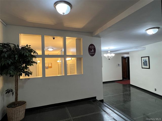 6434 102nd Street 11E, Rego Park, NY 11374