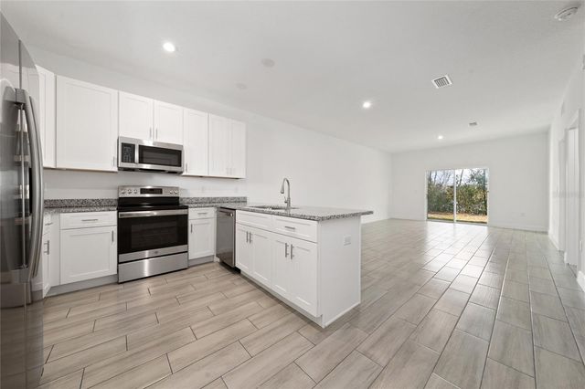 462 LAKE SHORE PARKWAY, Davenport, FL 33896