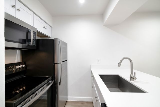 2722 Throckmorton Street 102, Dallas, TX 75219
