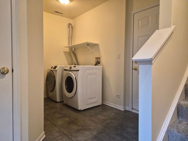 3397 BRADBURY Circle 3397, Aurora, IL 60504