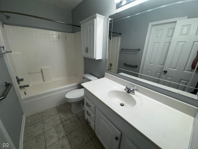 6735 Lexington Circle, Zionsville, IN 46077