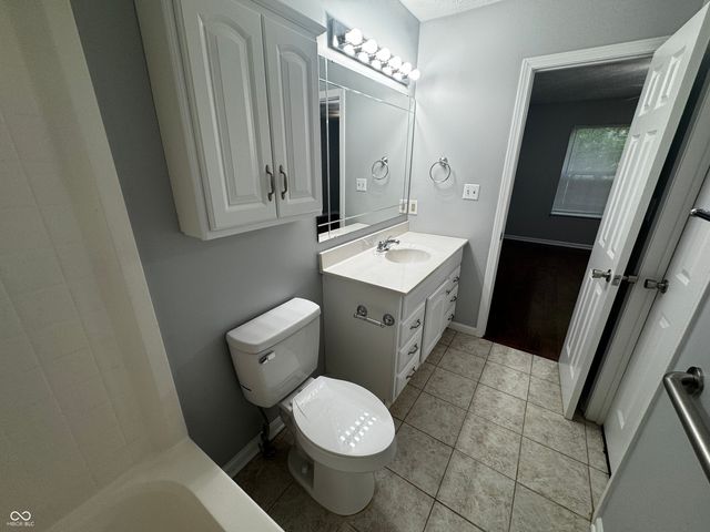6735 Lexington Circle, Zionsville, IN 46077