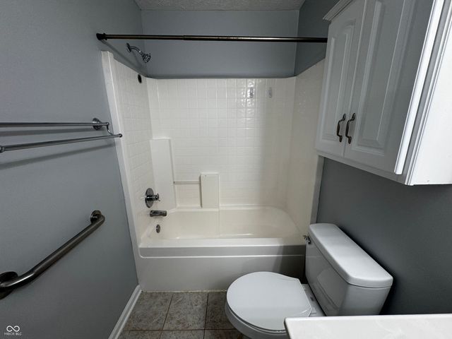 6735 Lexington Circle, Zionsville, IN 46077